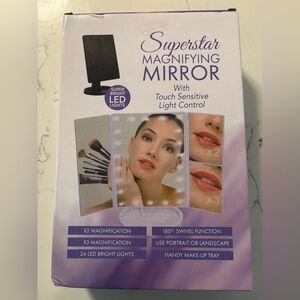 Superstar Magnifying Mirror with LED Lights